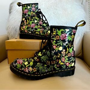 NEW Dr. Martens 1460 Bloom Backhand Black Witchy Floral Combat Boots Size US 9